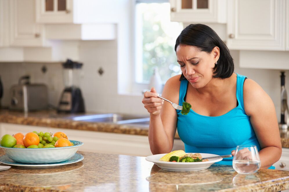 The girl eats broccoli